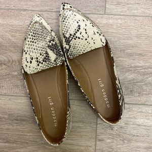 Gently Used Snakeskin Flats